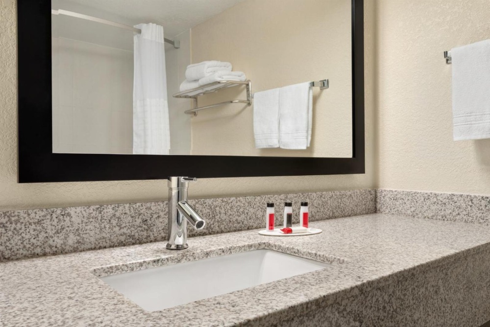 Super 8 by Wyndham Des Moines